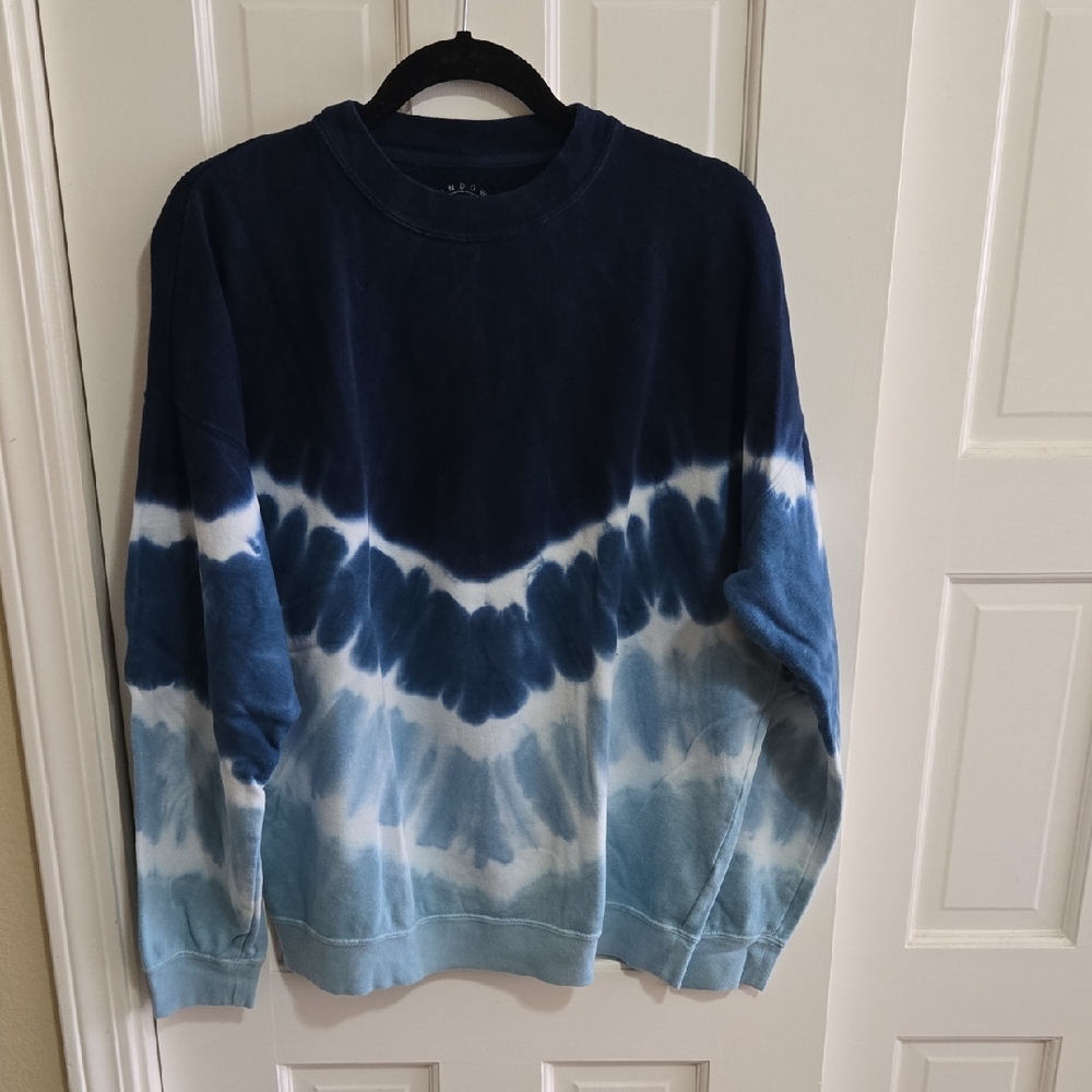 Splendid Blue and White Crewneck Sweater with Artistic Design